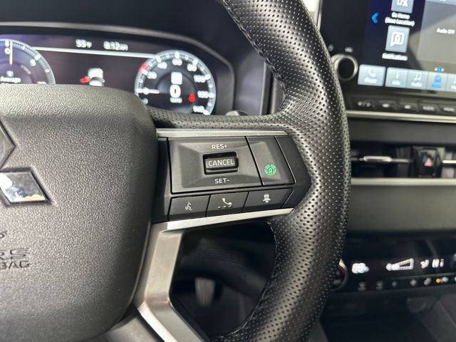 Used 2024 Mitsubishi Outlander SE image 16