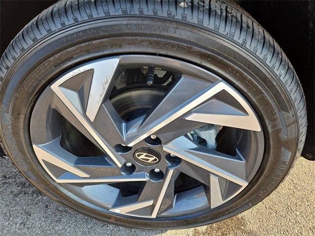 Certified 2025 Hyundai Elantra SEL image 28