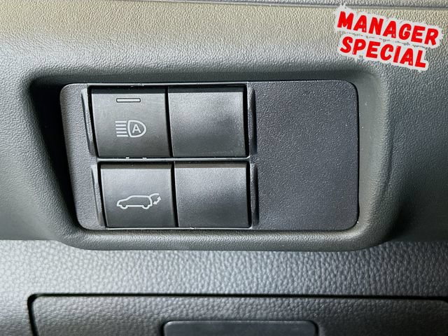 Used 2022 Toyota Highlander XLE AWD/4WD image 11