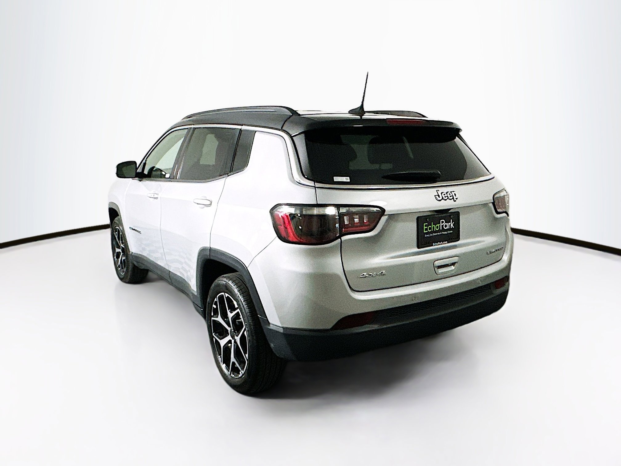 Used 2025 Jeep Compass Limited image 5