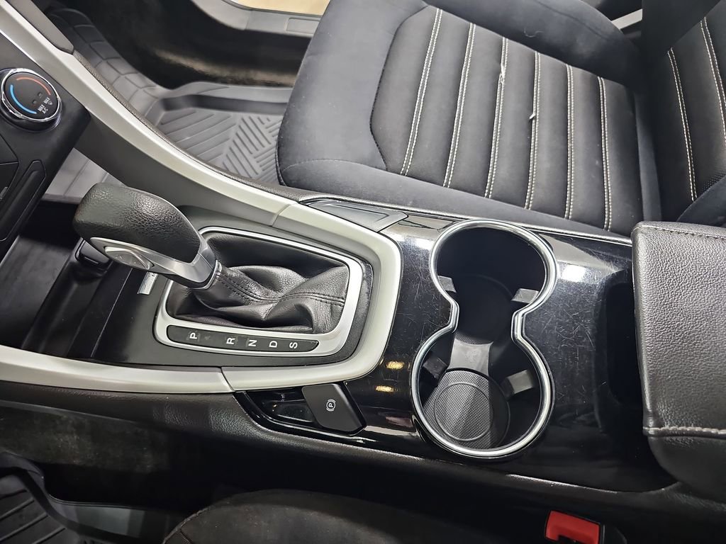Used 2015 Ford Fusion SE FWD image 29