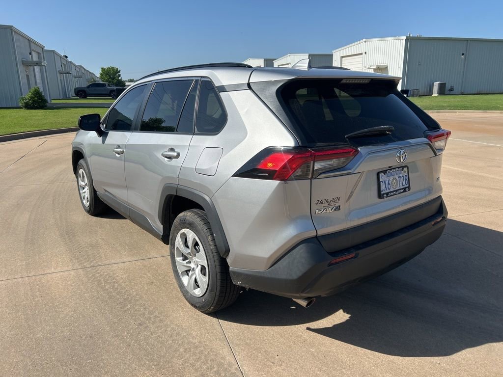 Used 2020 Toyota RAV4 LE FWD image 3