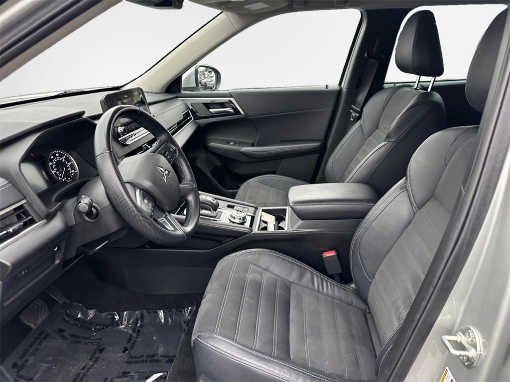 Used 2023 Mitsubishi Outlander SE image 12