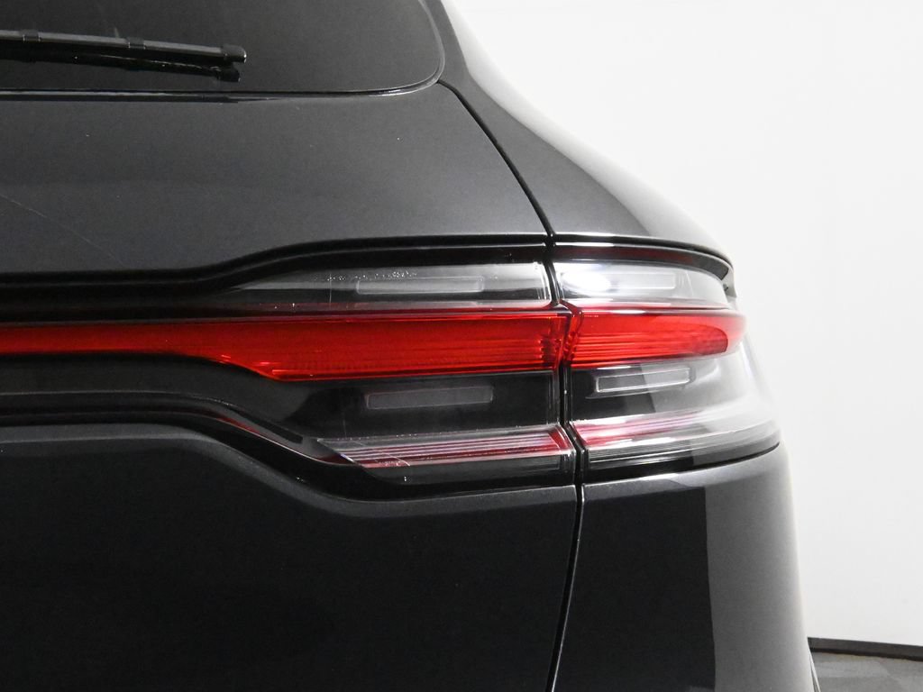 Used 2026 Porsche Macan AWD/4WD image 13