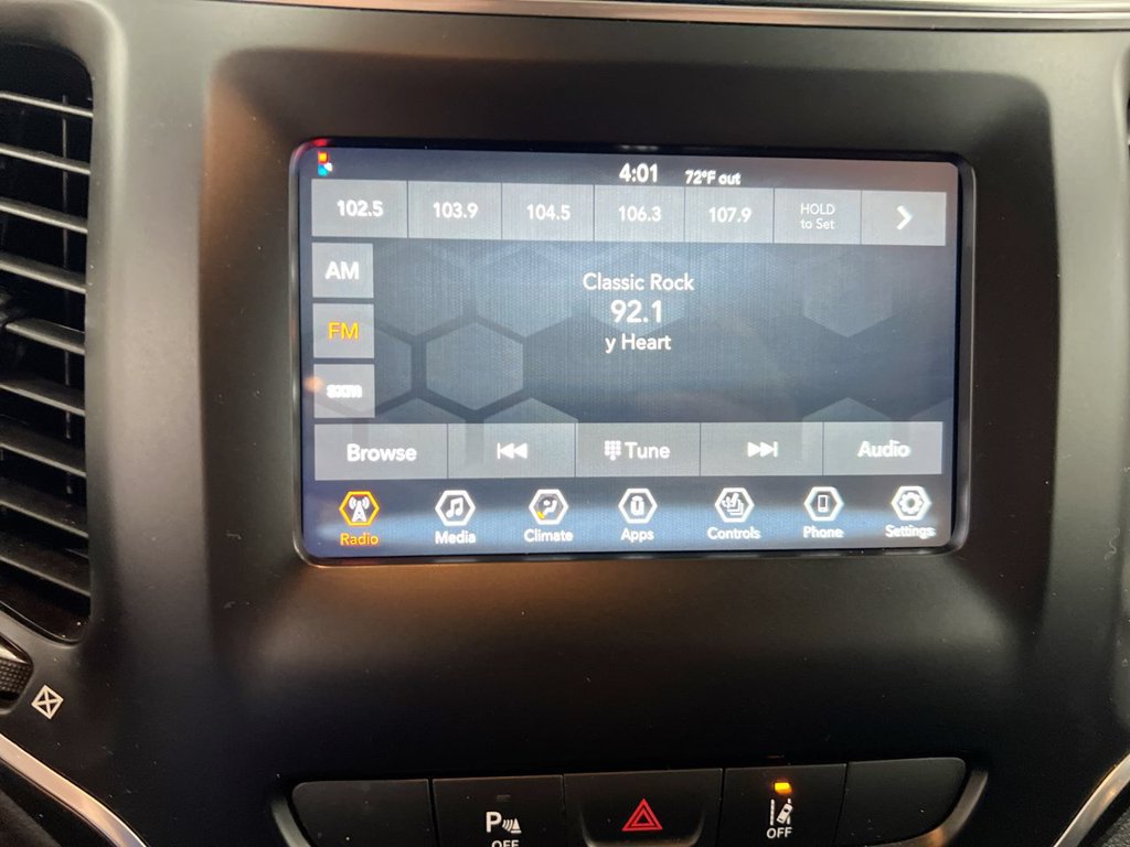 Used 2021 Jeep Cherokee Latitude Plus AWD/4WD image 14