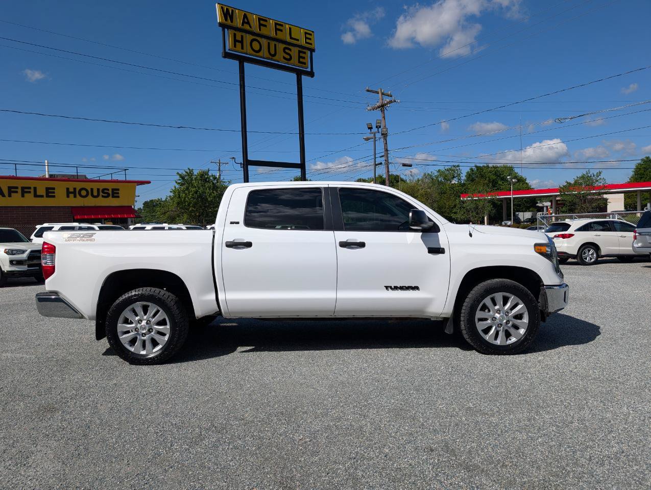Used 2018 Toyota Tundra SR5 w/ SR5 Upgrade Package AWD/4WD image 5