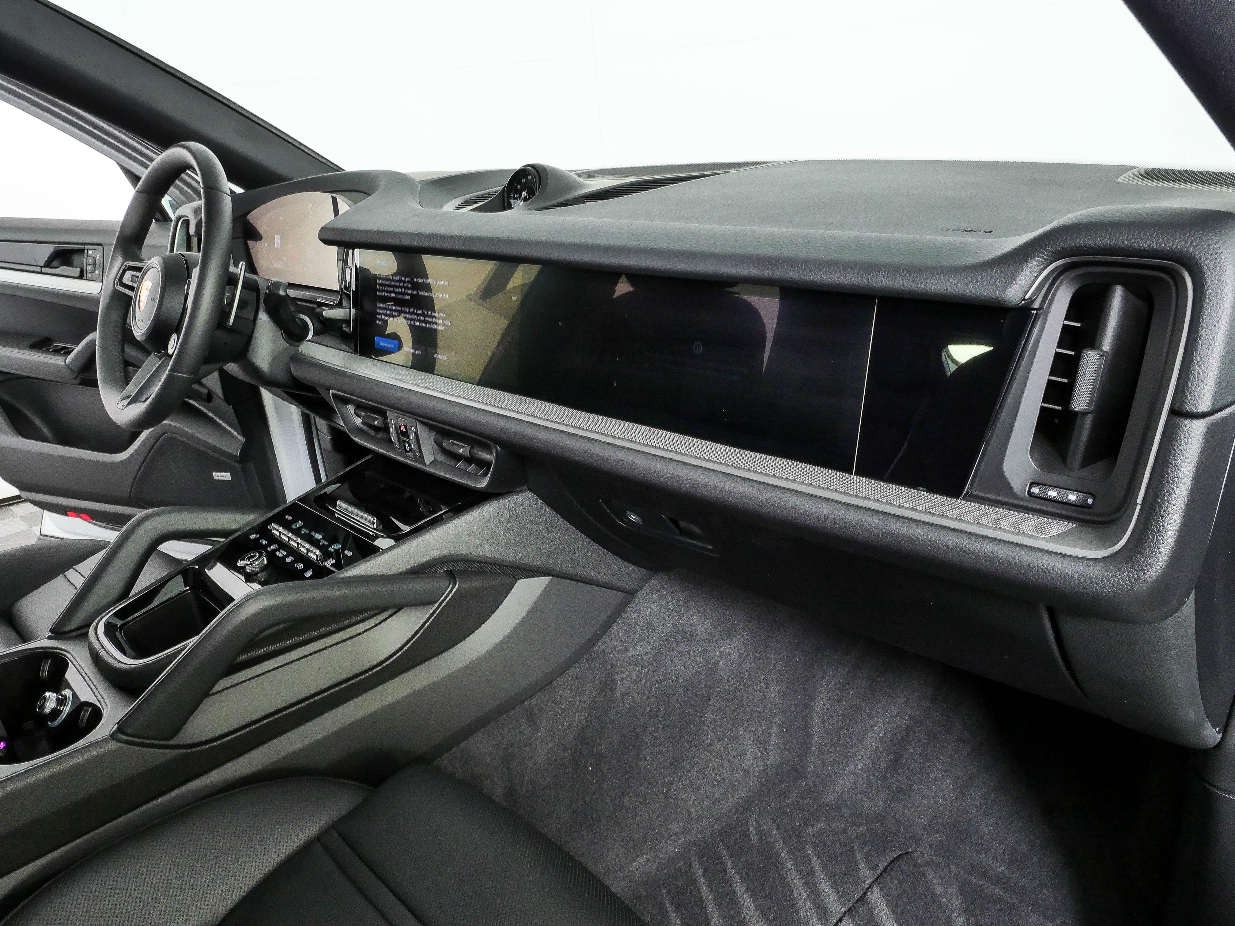 Certified 2025 Porsche Cayenne Coupe AWD/4WD image 26