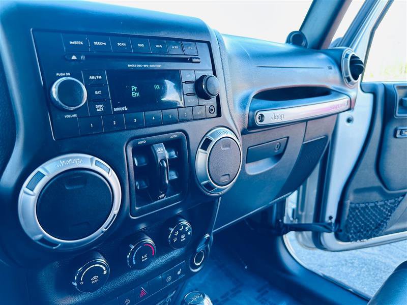 Used 2012 Jeep Wrangler Unlimited Rubicon w/ Max Tow Pkg image 32