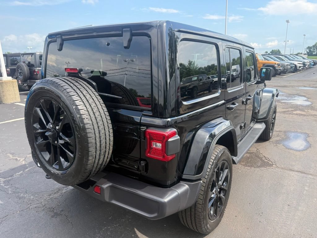 Used 2025 Jeep Wrangler Unlimited Sahara AWD/4WD image 3