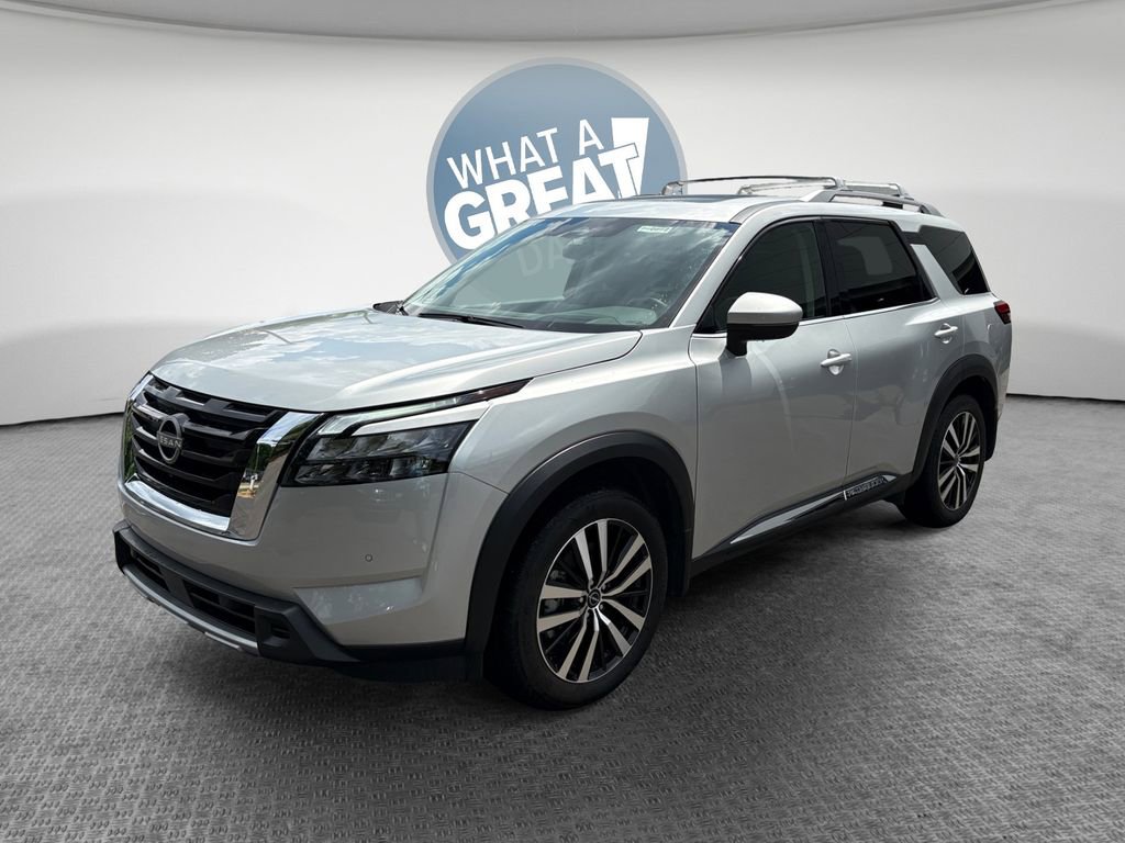 Used 2025 Nissan Pathfinder Platinum FWD image 8