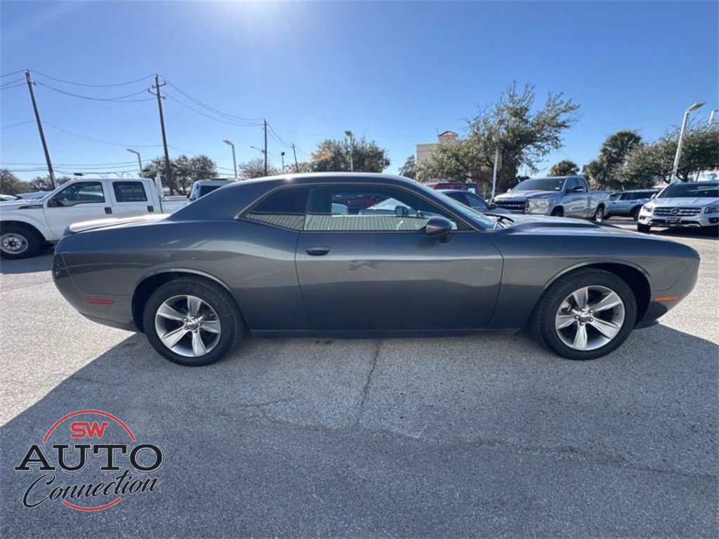 Used 2023 Dodge Challenger SXT image 3