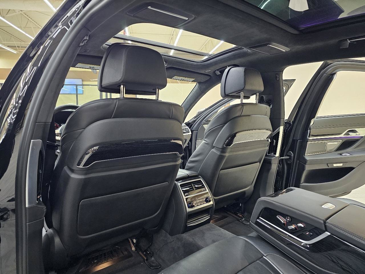 Used 2018 BMW M760i xDrive AWD/4WD image 26