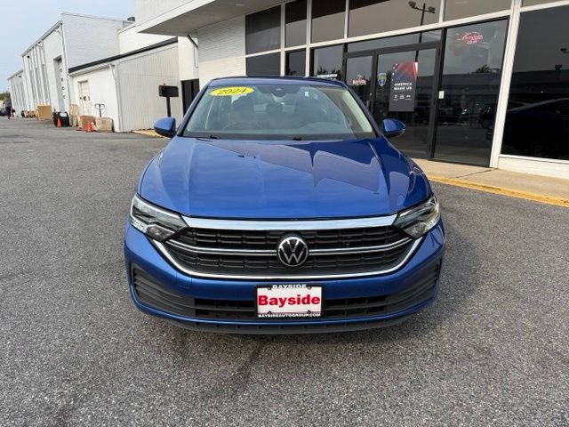 Used 2024 Volkswagen Jetta SE FWD image 11