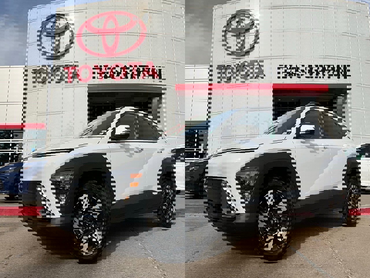 Used 2025 Hyundai Kona SEL image 2