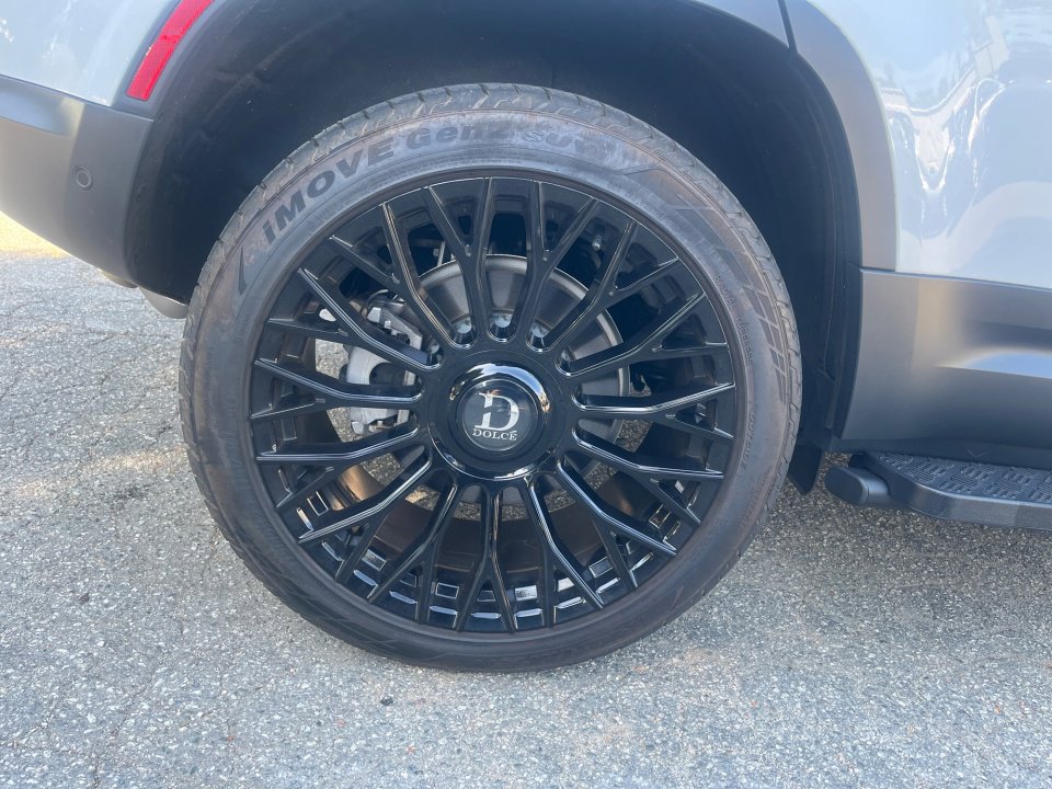 Used 2025 Land Rover Defender 110 S image 23