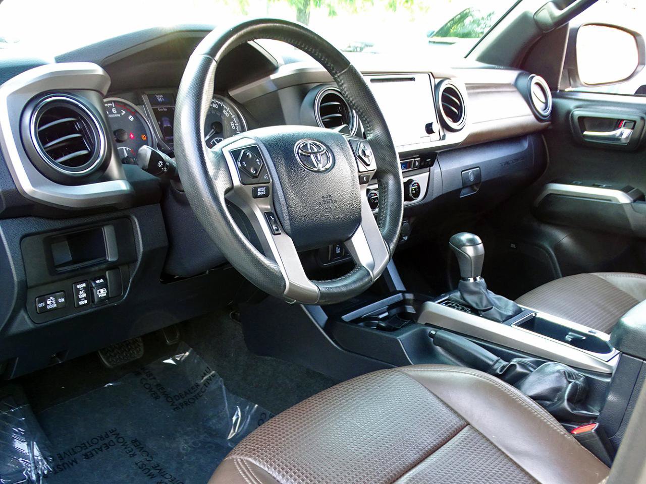 Used 2017 Toyota Tacoma Limited w/ Tow Package AWD/4WD image 19