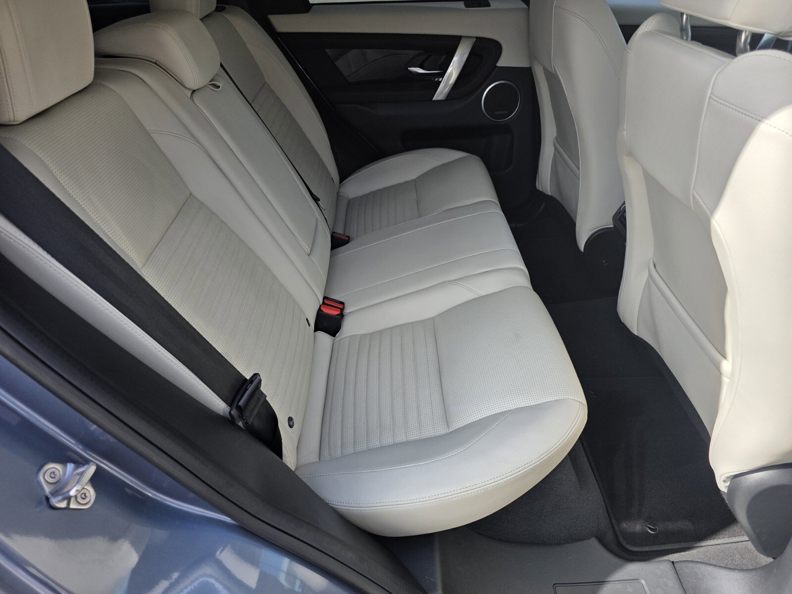 Certified 2023 Land Rover Discovery Sport SE image 5