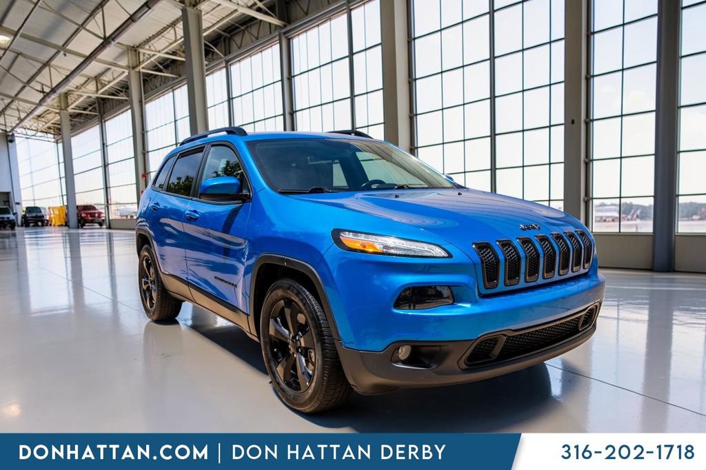 Used 2018 Jeep Cherokee Latitude w/ Altitude Package FWD image 32