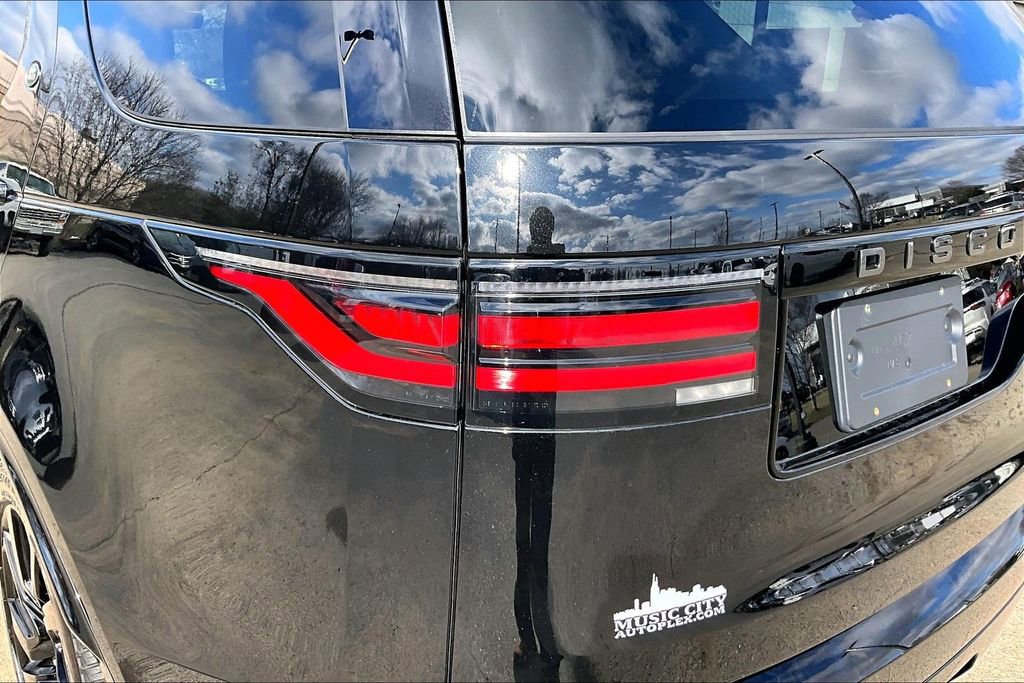 Used 2025 Land Rover Discovery Dynamic SE AWD/4WD image 26