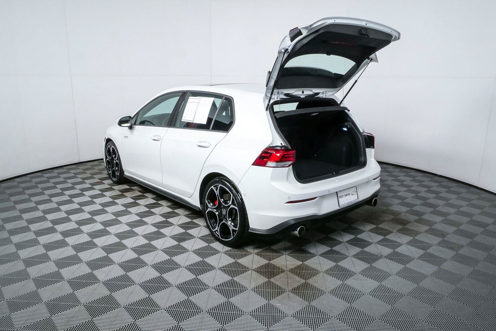 Certified 2025 Volkswagen GTI Autobahn FWD image 31