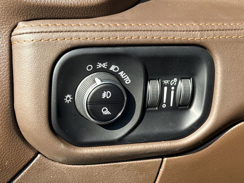 Used 2025 RAM 3500 Longhorn image 22