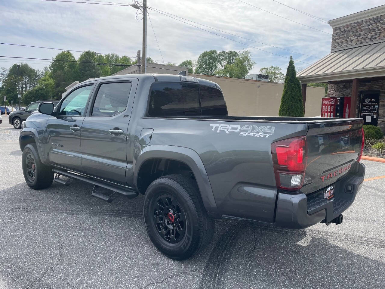 Used 2019 Toyota Tacoma TRD Sport AWD/4WD image 11