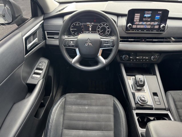 Used 2023 Mitsubishi Outlander SE image 16