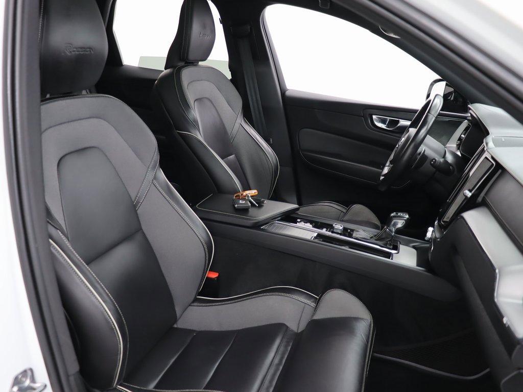 Used 2020 Volvo XC60 T5 R-Design w/ Protection Package image 18