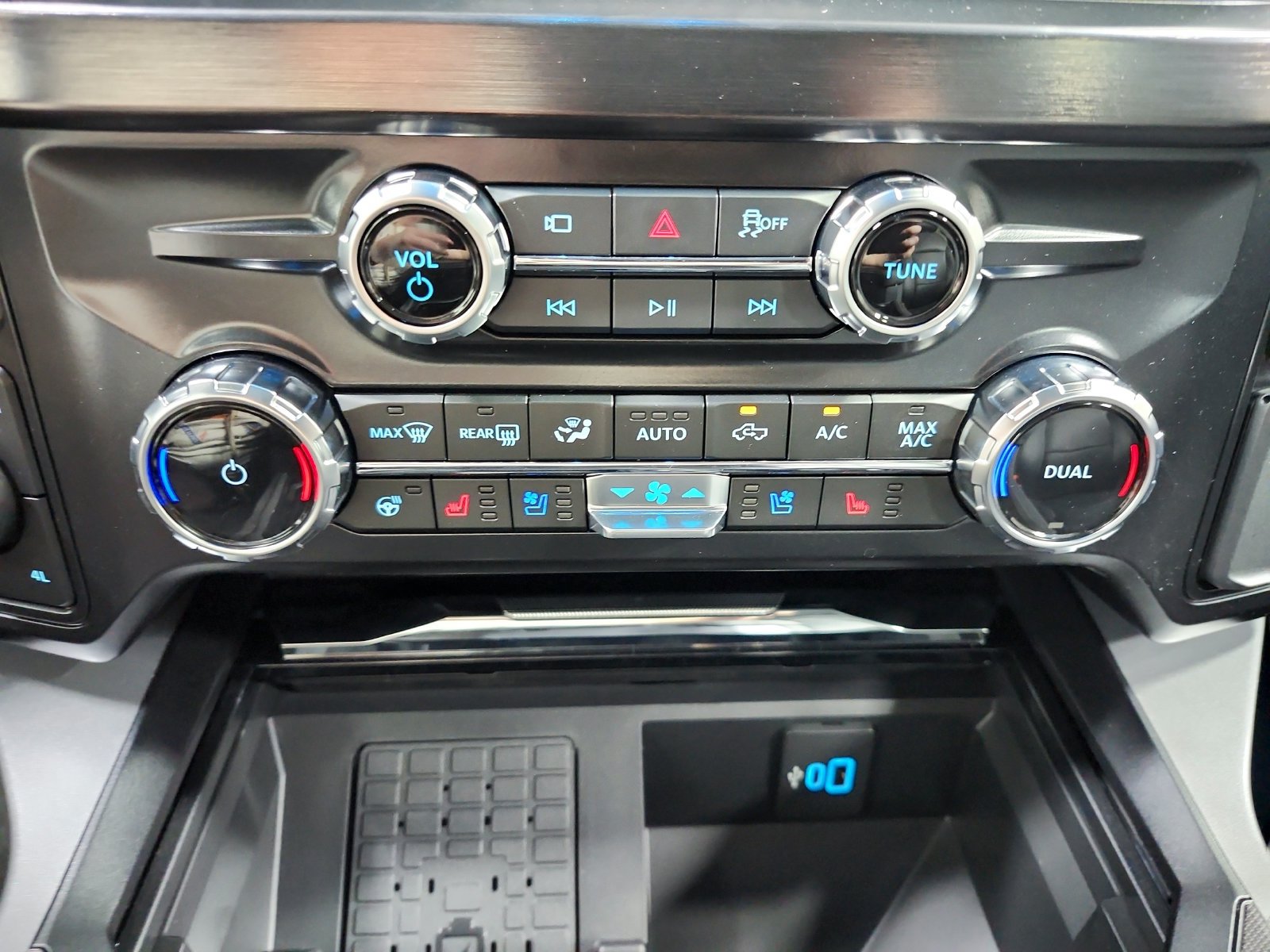 New 2027 Ford F250 Lariat w/ Black Appearance Package AWD/4WD image 33