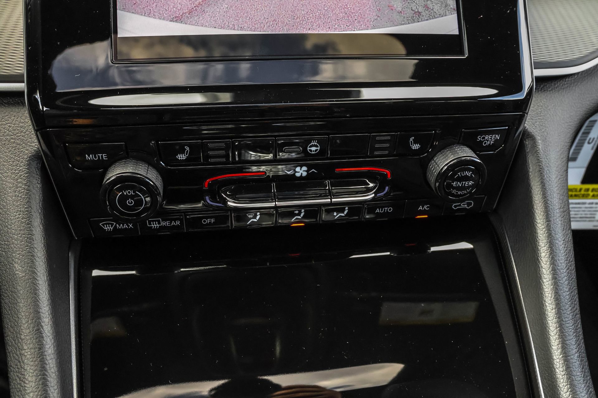 New 2025 Jeep Grand Cherokee Laredo X w/ Luxury Tech Group I image 19