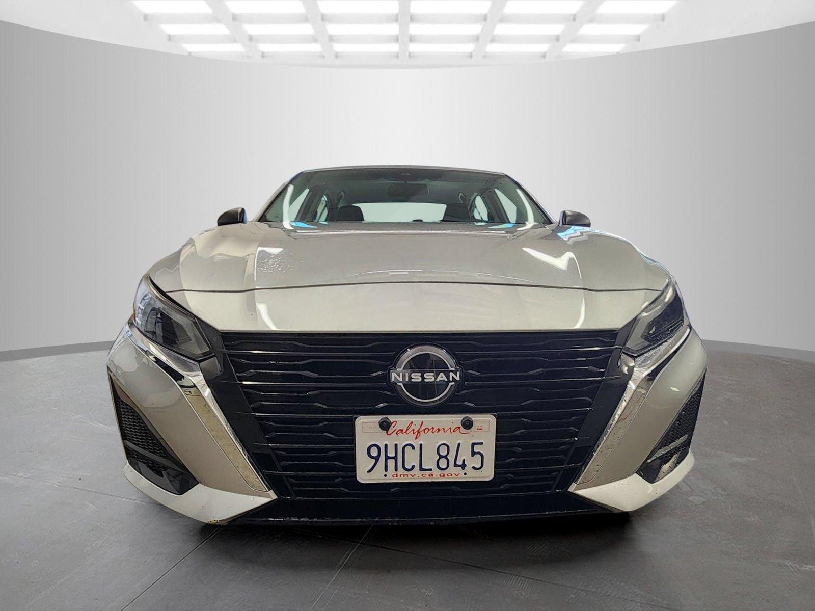 Used 2024 Nissan Altima 2.5 SV FWD image 2