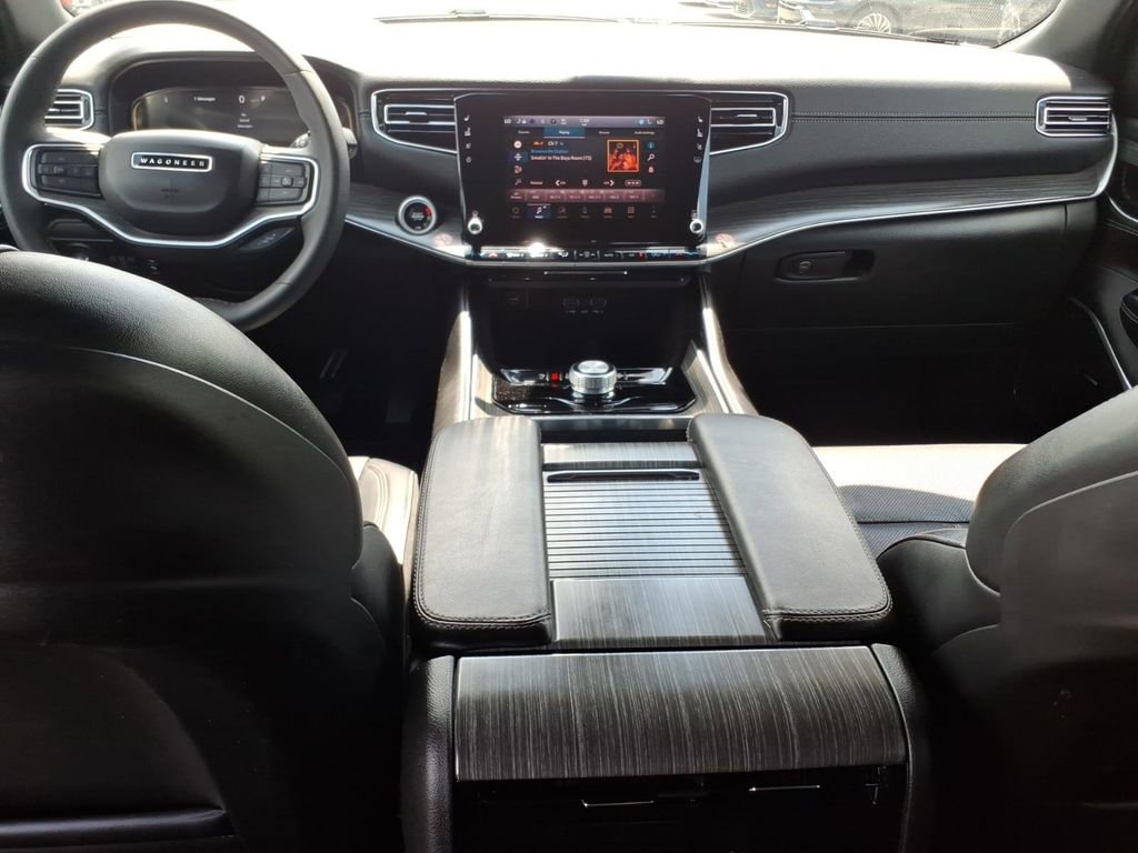 Used 2024 Jeep Wagoneer L Series II image 14