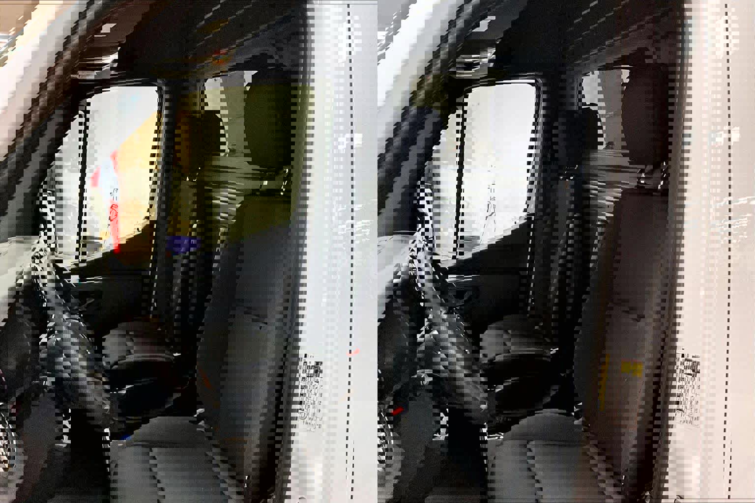 Used 2025 Mercedes-Benz Sprinter 2500 image 9