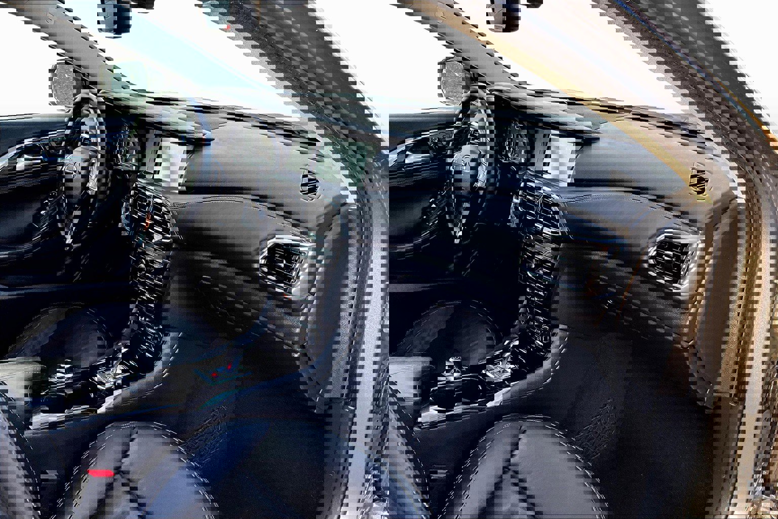 Used 2017 INFINITI QX30 Premium w/ Navigation Package image 15