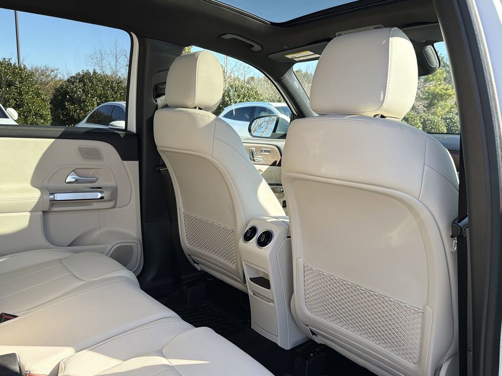New 2025 Mercedes-Benz GLB 250 4MATIC image 18