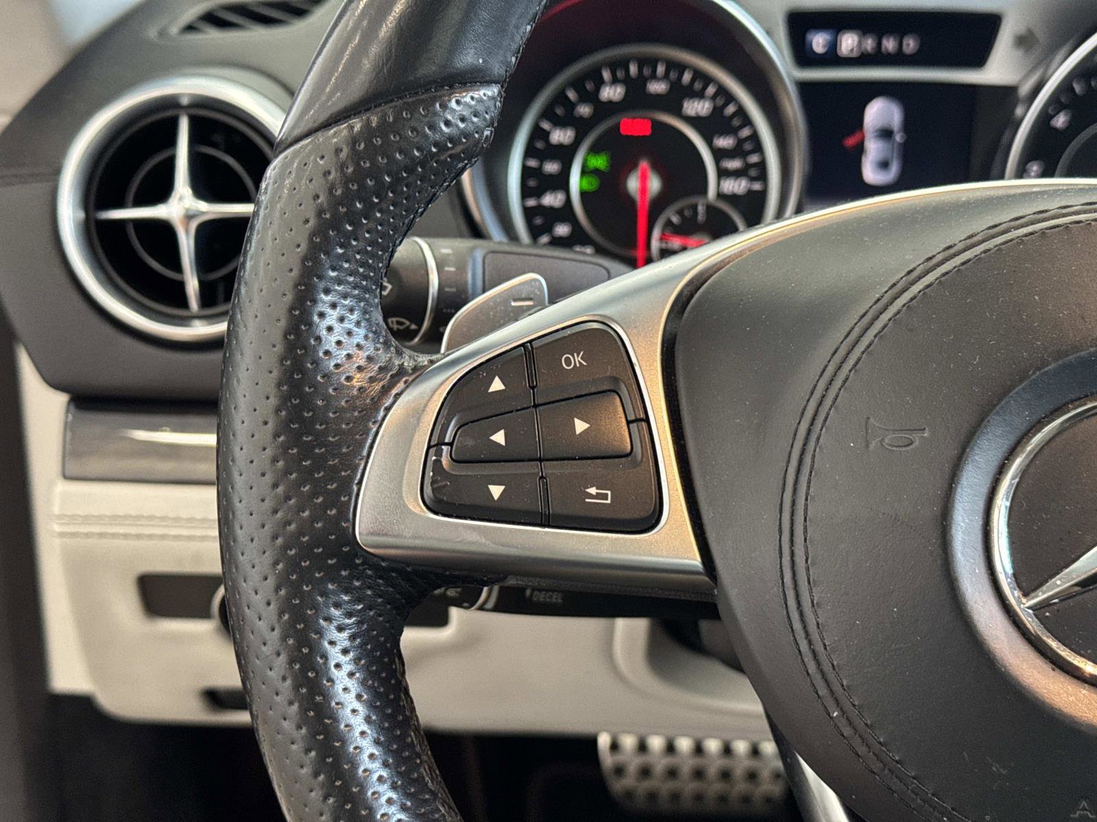 Used 2017 Mercedes-Benz SL 550 image 25