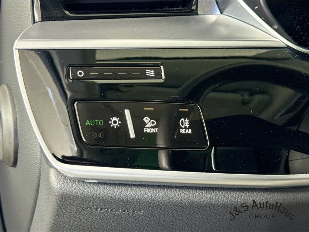 Used 2023 Audi A8 L 3.0T w/ Comfort Plus Package AWD/4WD image 10