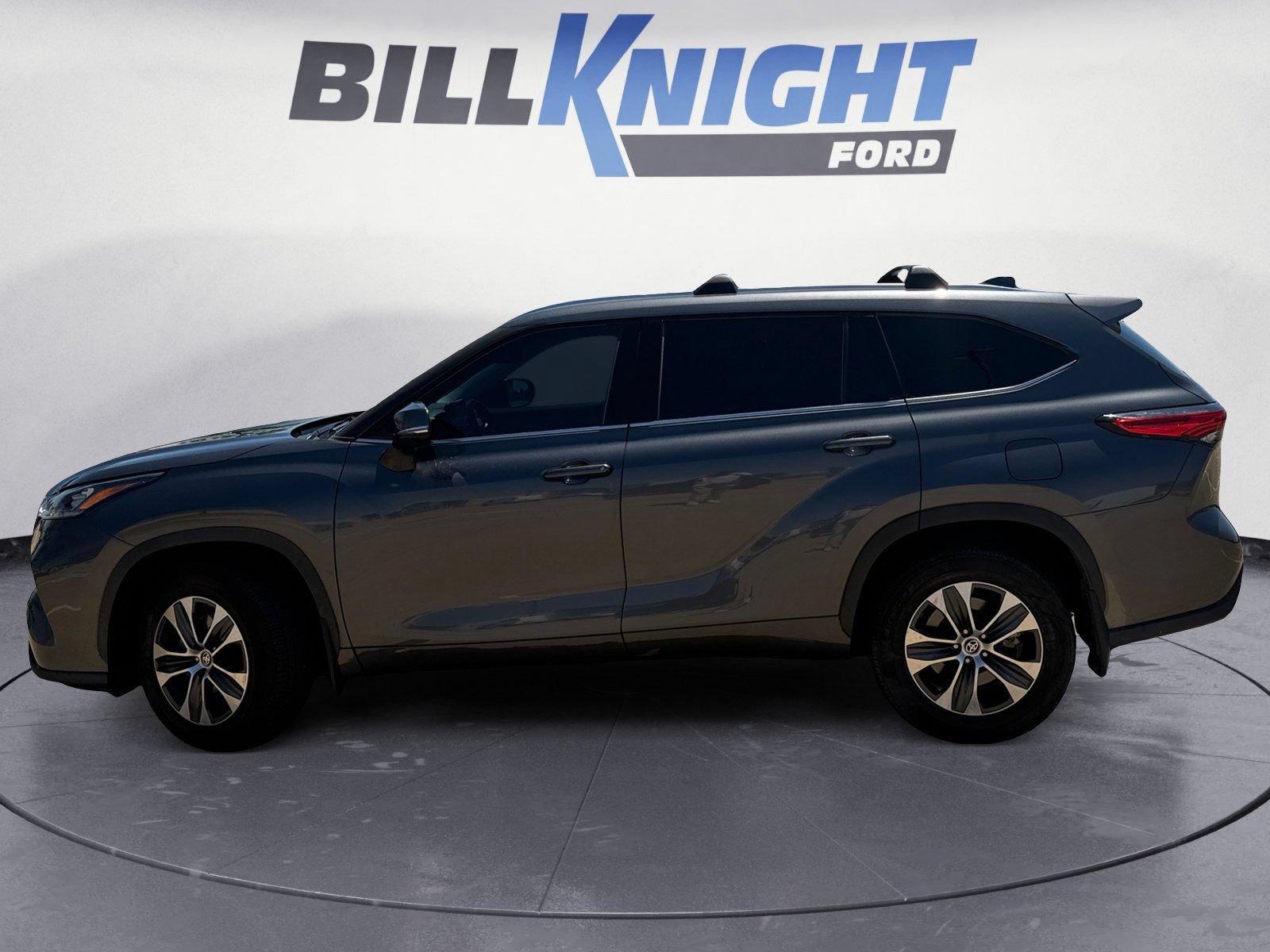 Used 2020 Toyota Highlander XLE AWD/4WD image 2