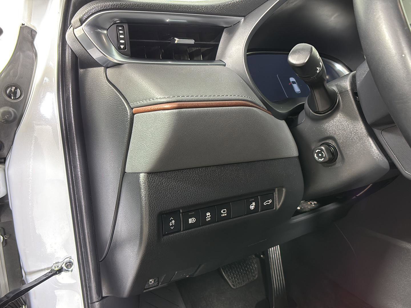 Used 2024 Toyota Venza Limited AWD/4WD image 28