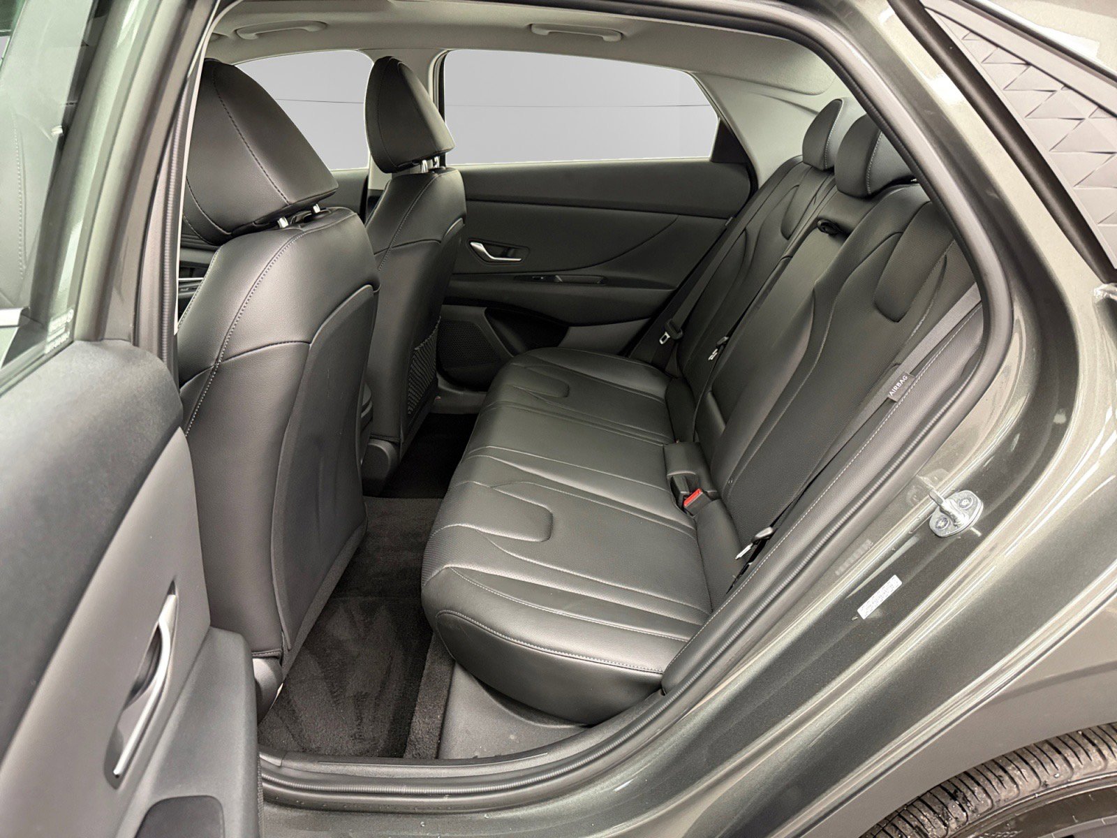 Used 2024 Hyundai Elantra Limited FWD image 13