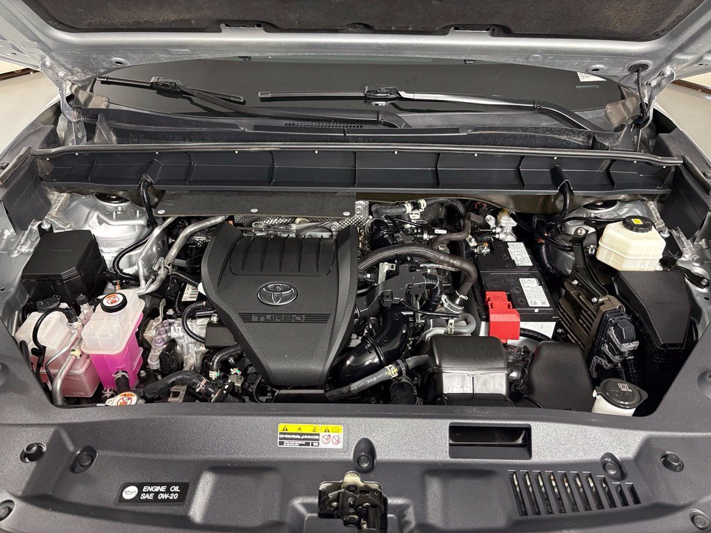 Used 2024 Toyota Highlander XLE FWD image 45