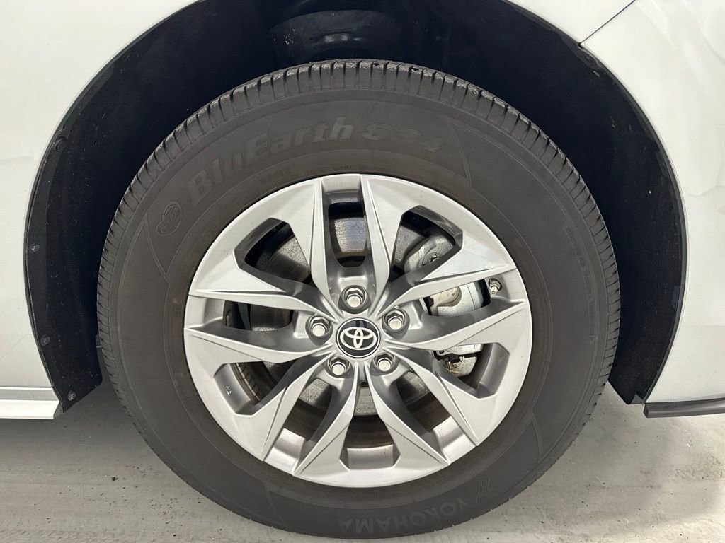 Used 2025 Toyota Sienna LE image 68
