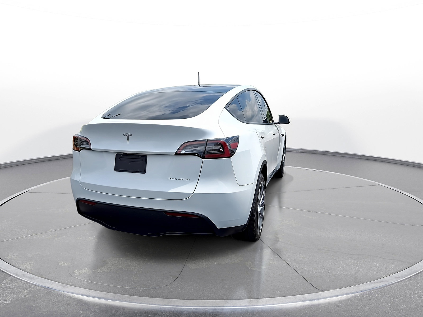 Used 2023 Tesla Model Y Long Range AWD/4WD image 7