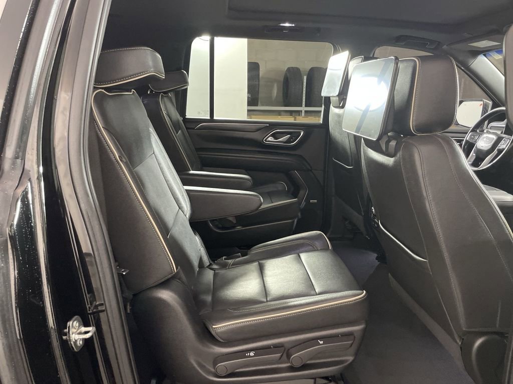 Used 2022 GMC Yukon XL SLT w/ SLT Premium Package image 27