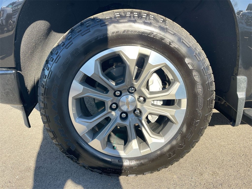 Used 2024 Chevrolet Silverado 1500 High Country w/ Technology Package image 34