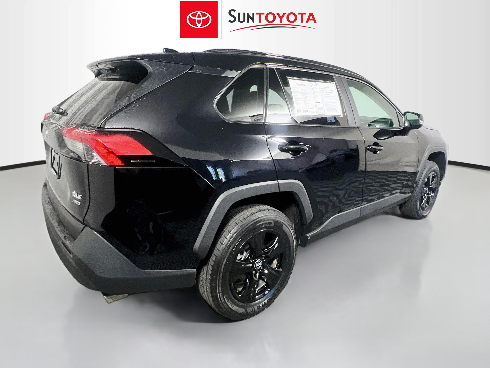 Used 2025 Toyota RAV4 XLE AWD/4WD image 4