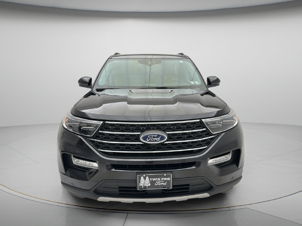 Used 2023 Ford Explorer XLT w/ Equipment Group 202A AWD/4WD image 2