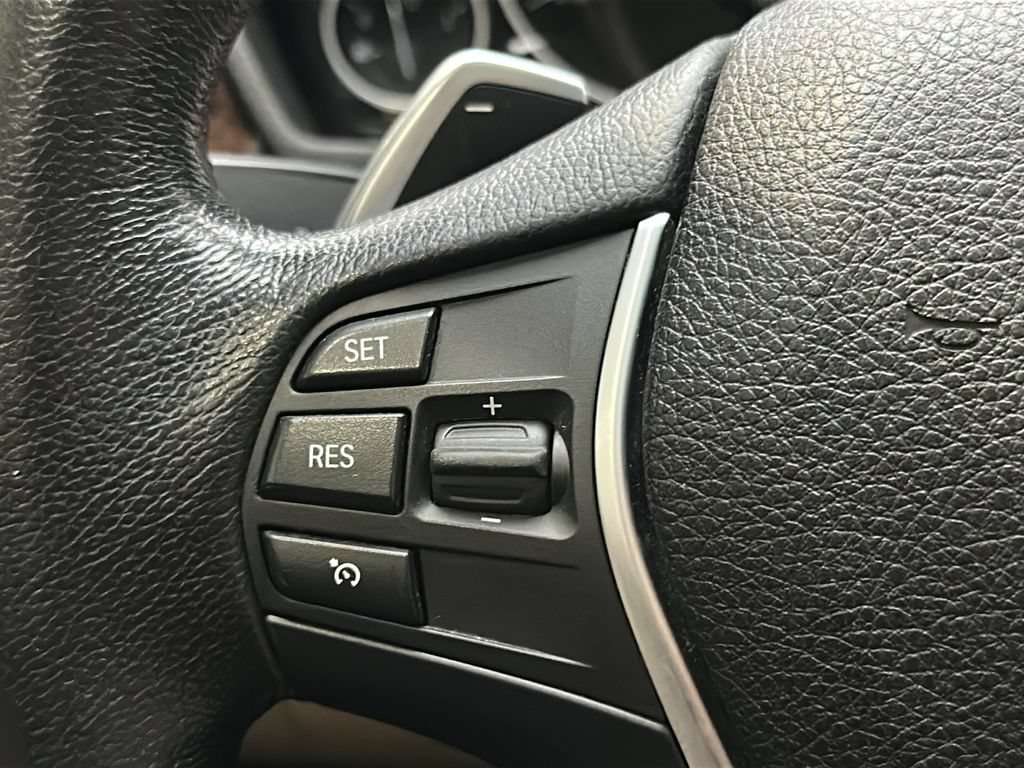 Used 2017 BMW 330i xDrive Wagon AWD/4WD image 24