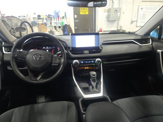 Used 2025 Toyota RAV4 XLE AWD/4WD image 21