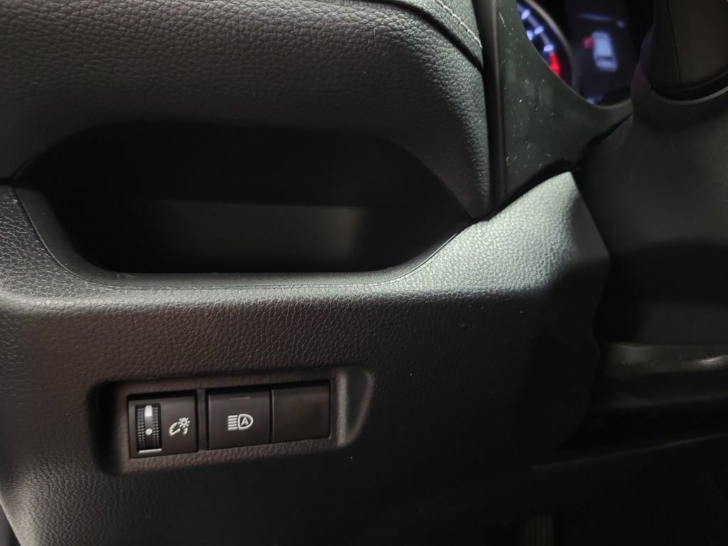 Used 2021 Toyota RAV4 LE AWD/4WD image 26